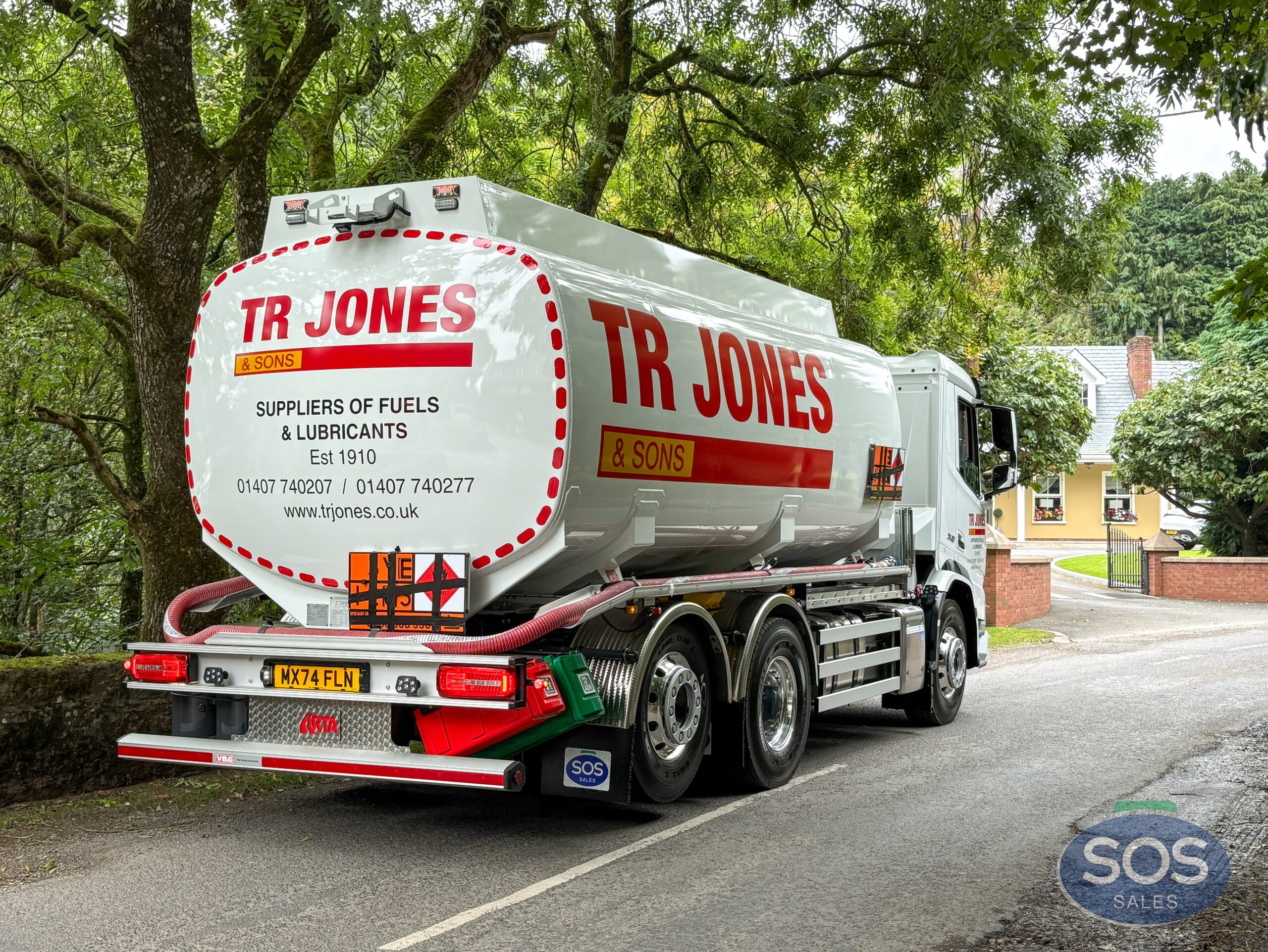 TR Jones & Sons: DAF XD410 Rigid Tanker to Holyhead, Wales.