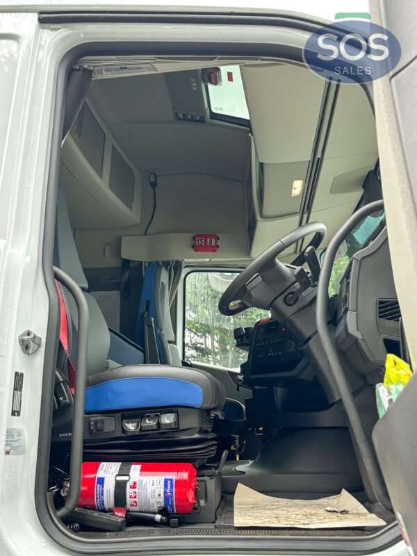 2024 Volvo FH500 Globetrotter Tractor Unit - Image 10