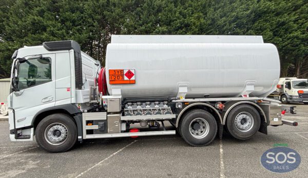 2025 Volvo FM 380 Rigid Tanker - Image 2