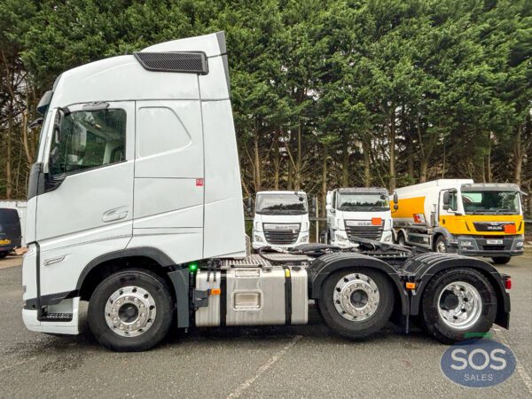 2024 Volvo FH500 Globetrotter Tractor Unit - Image 2