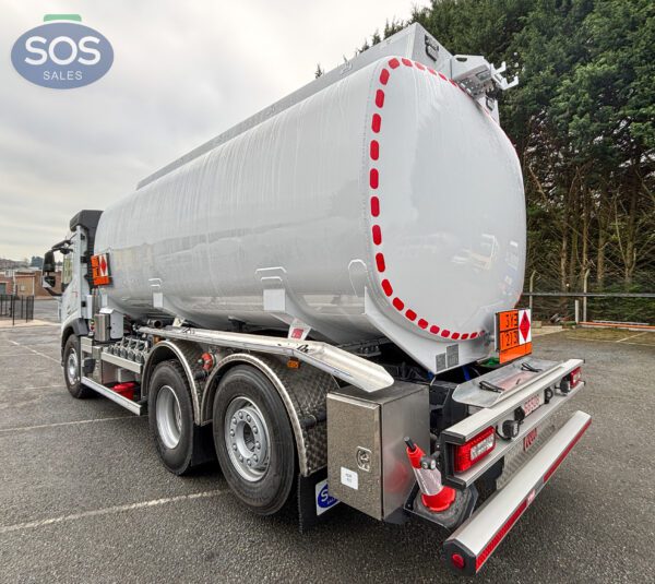 2025 Volvo FM 380 Rigid Tanker - Image 4