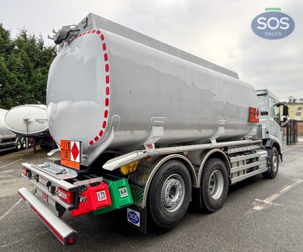 2025 Volvo FM 380 Rigid Tanker - Image 6