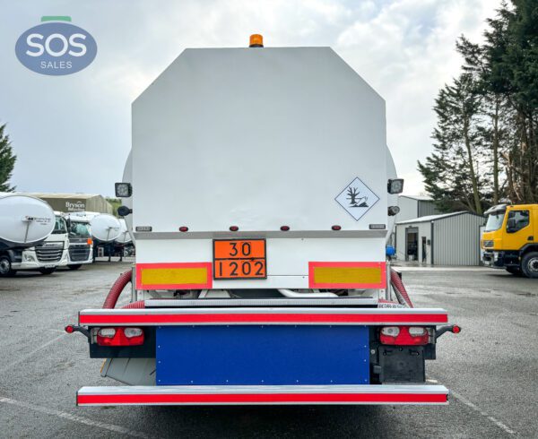 2009 Cobo Hnos Urban Arctic Fuel Tanker Trailer - Image 6